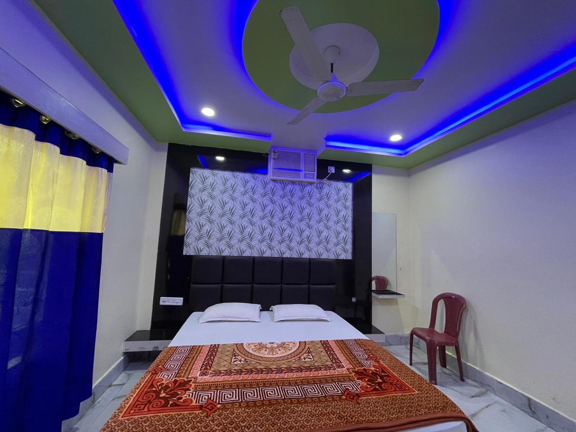 Raghunath Palace 2*